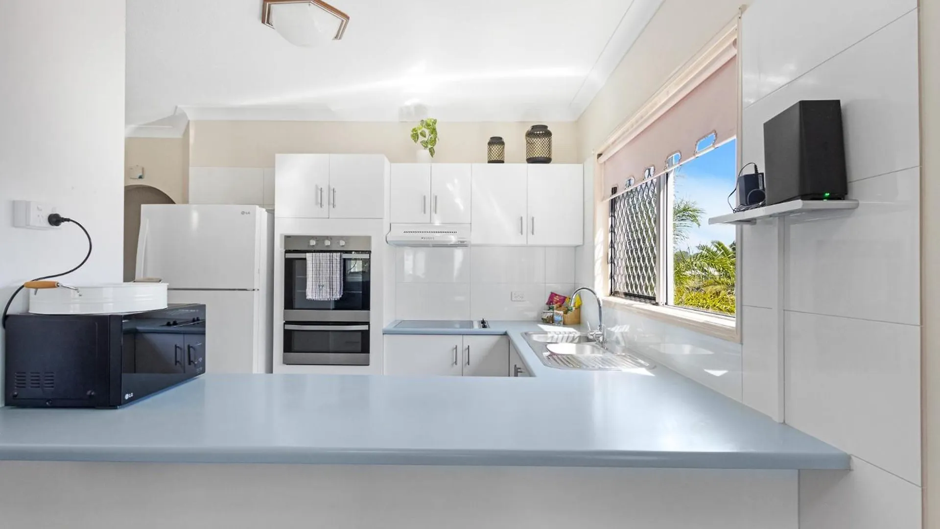Classic Beachfront Apartment Torquay Australia