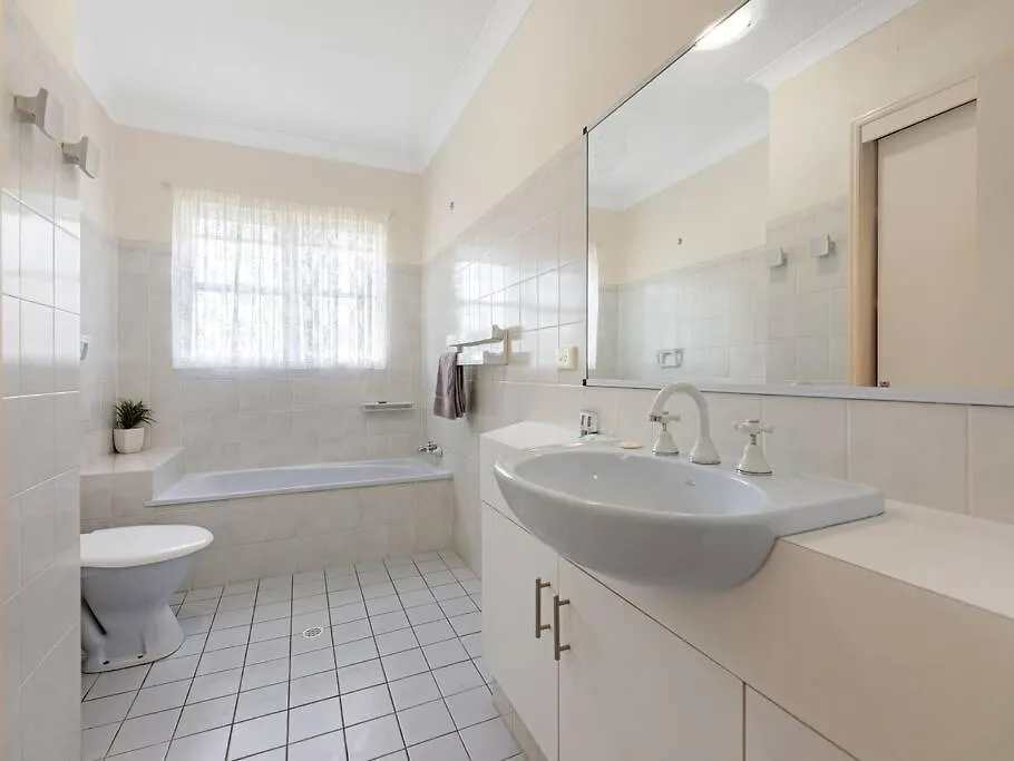 Classic Beachfront Apartment Torquay Australia