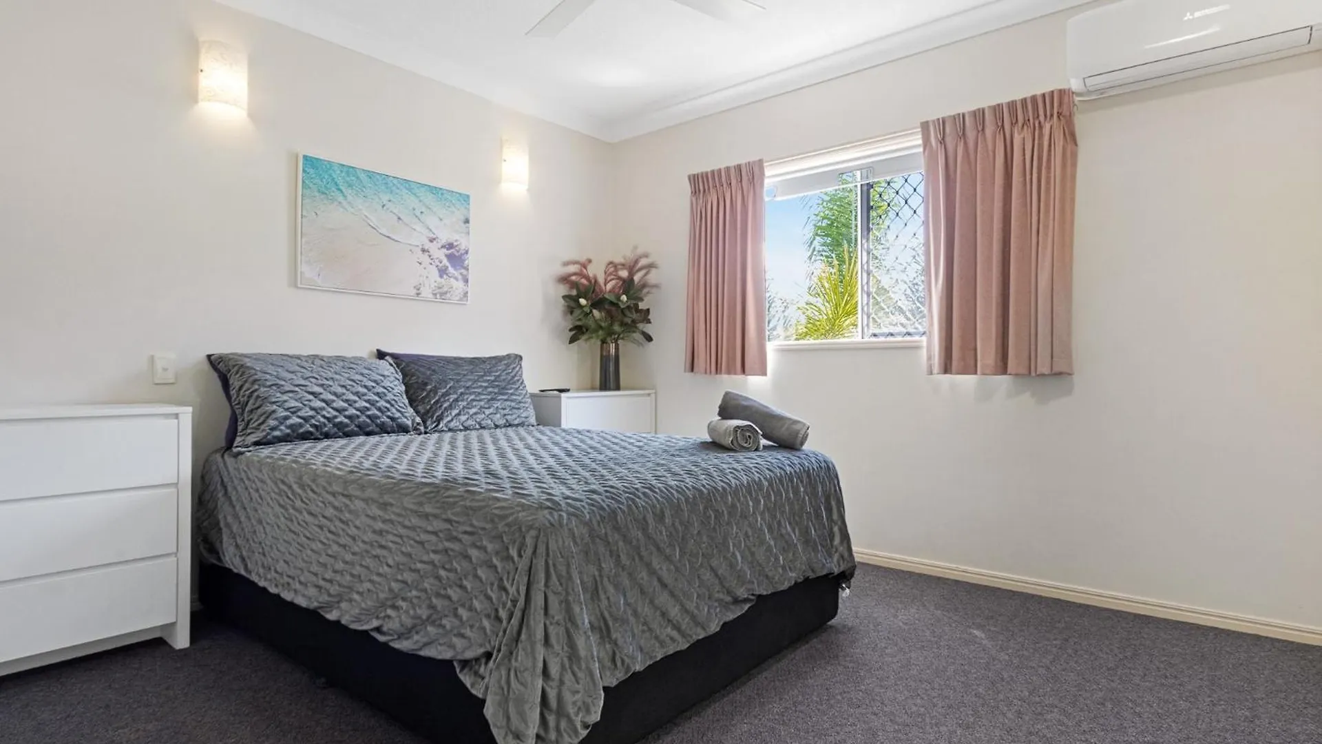 Classic Beachfront Apartment Torquay 0*,  Australia