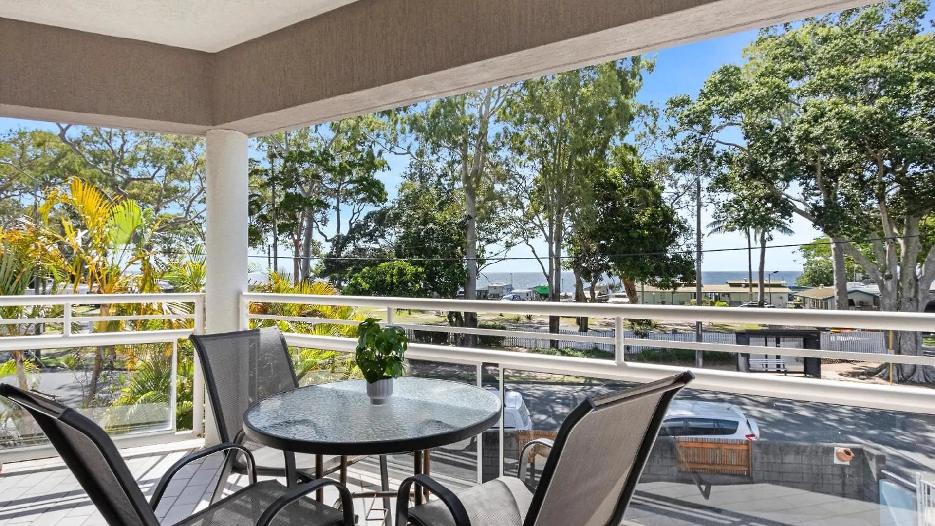 Classic Beachfront Apartment Torquay