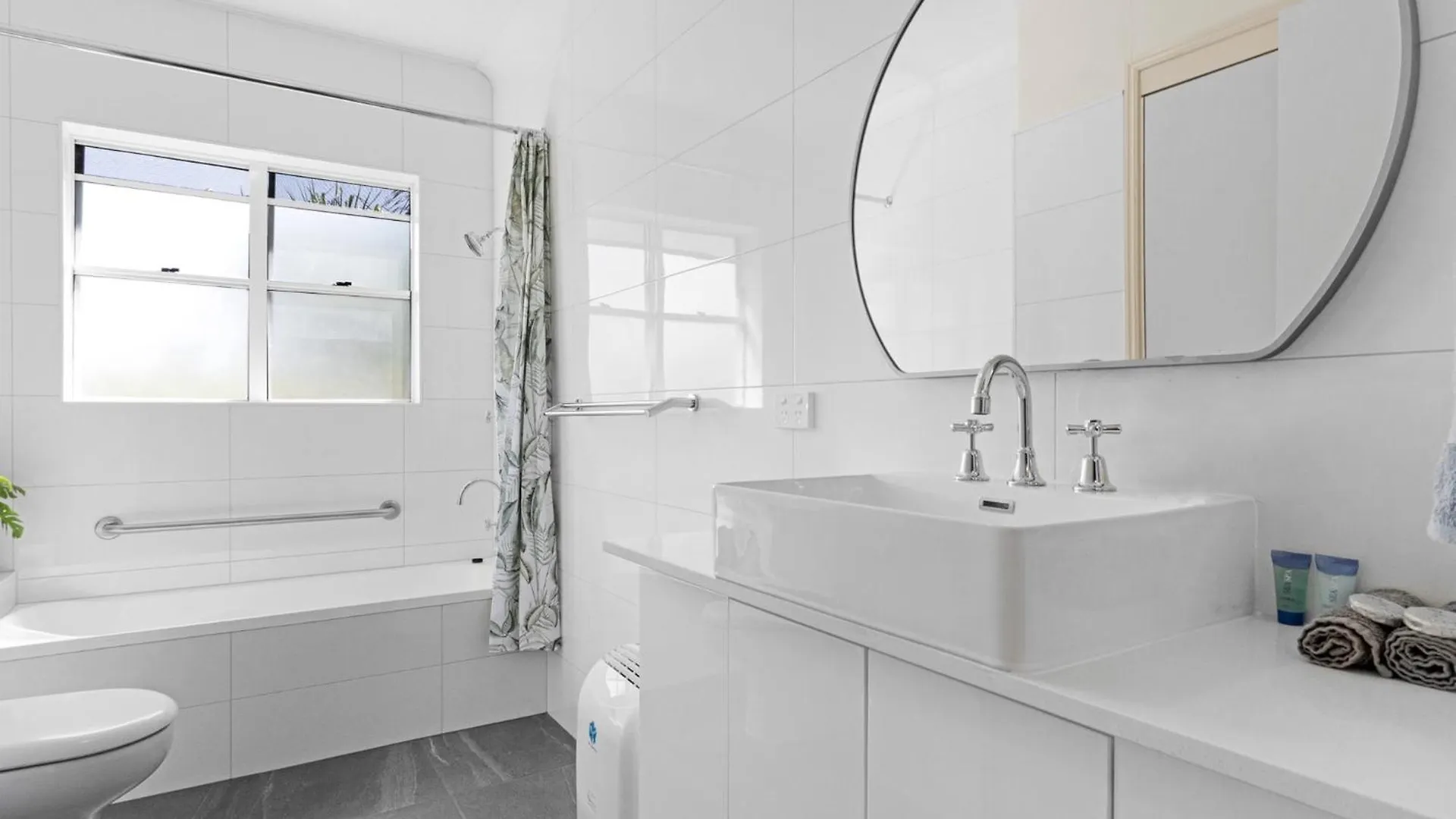 Classic Beachfront Apartment Torquay