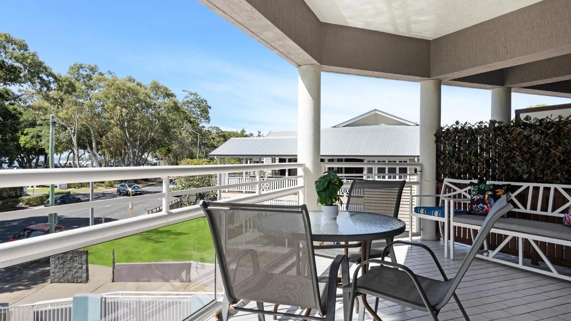 Classic Beachfront Apartment Torquay Australia