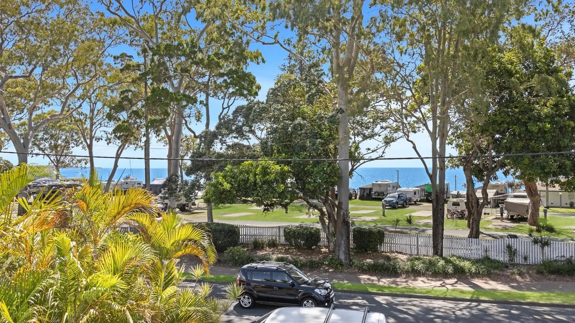 Classic Beachfront Apartment Torquay